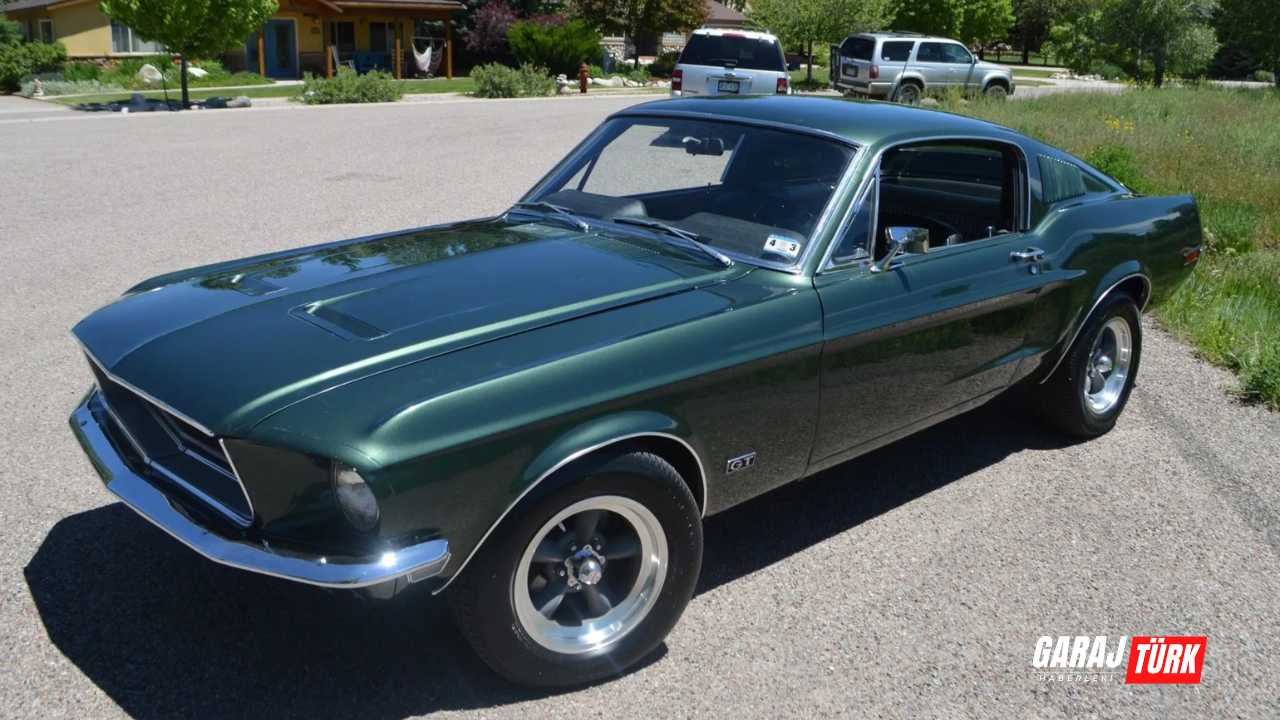 Bullitt filmindeki Steve McQueen ve ikonik Highland Green Ford Mustang GT