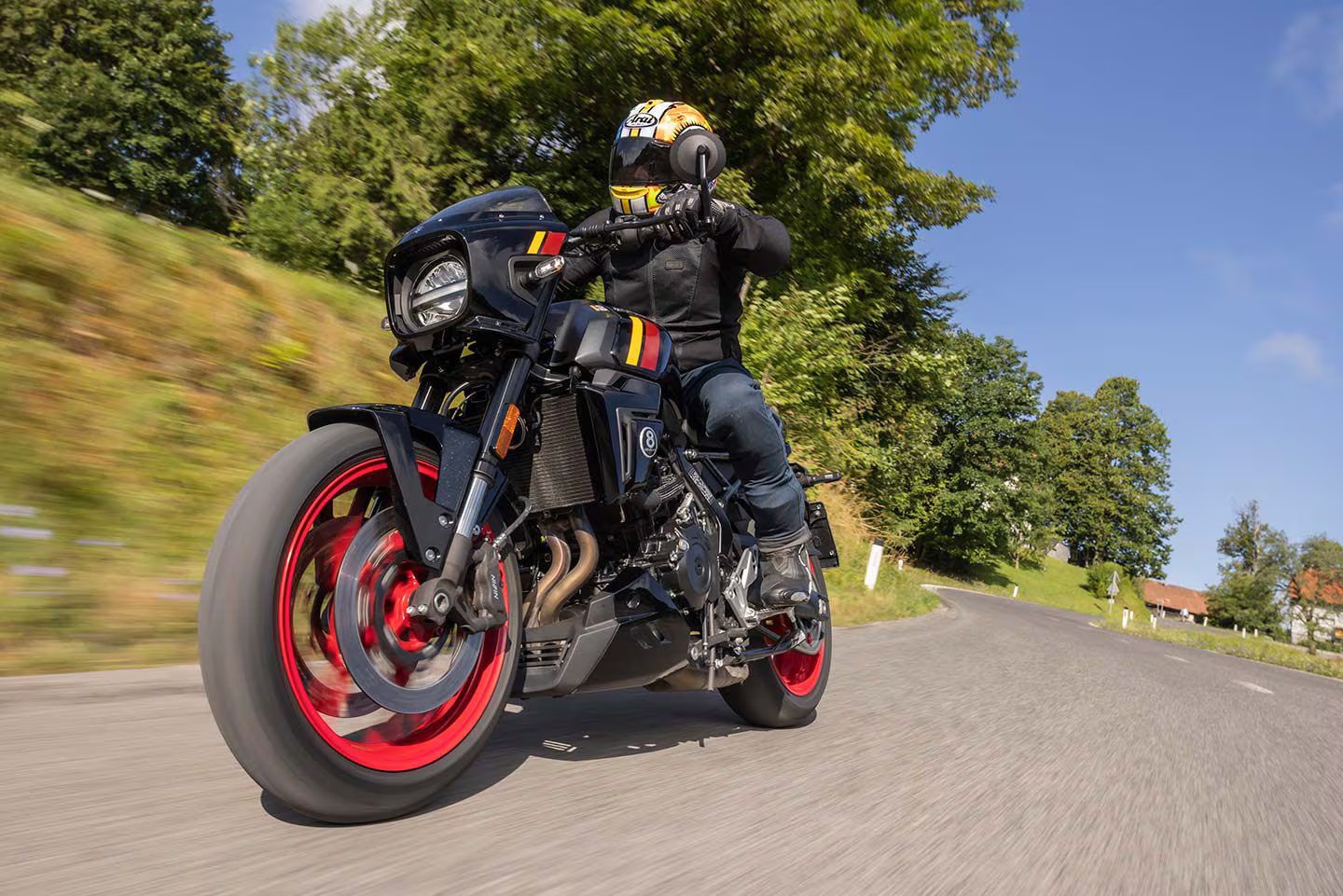 Suzuki GSX 8T ve 8TT Sürüş Deneyimi